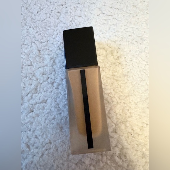 Yves Saint Laurent YSL All Hours Matte Foundation BD60 Warm Amber SPF 20 - Picture 4 of 5
